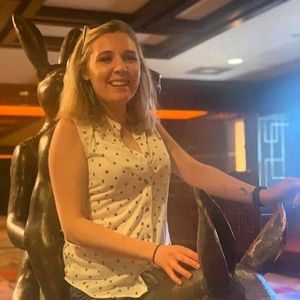 Meet your Posher, Holly